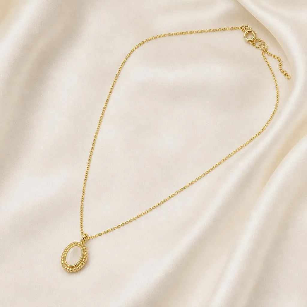 Phoxel result for a gold pendant necklace, 3 of 4, generated from the source photos