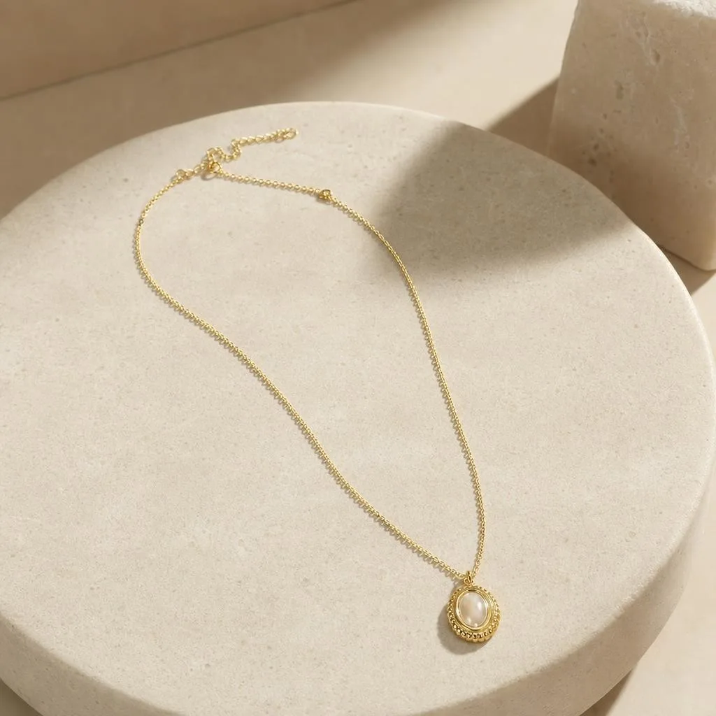 Phoxel result for a gold pendant necklace, 4 of 4, generated from the source photos
